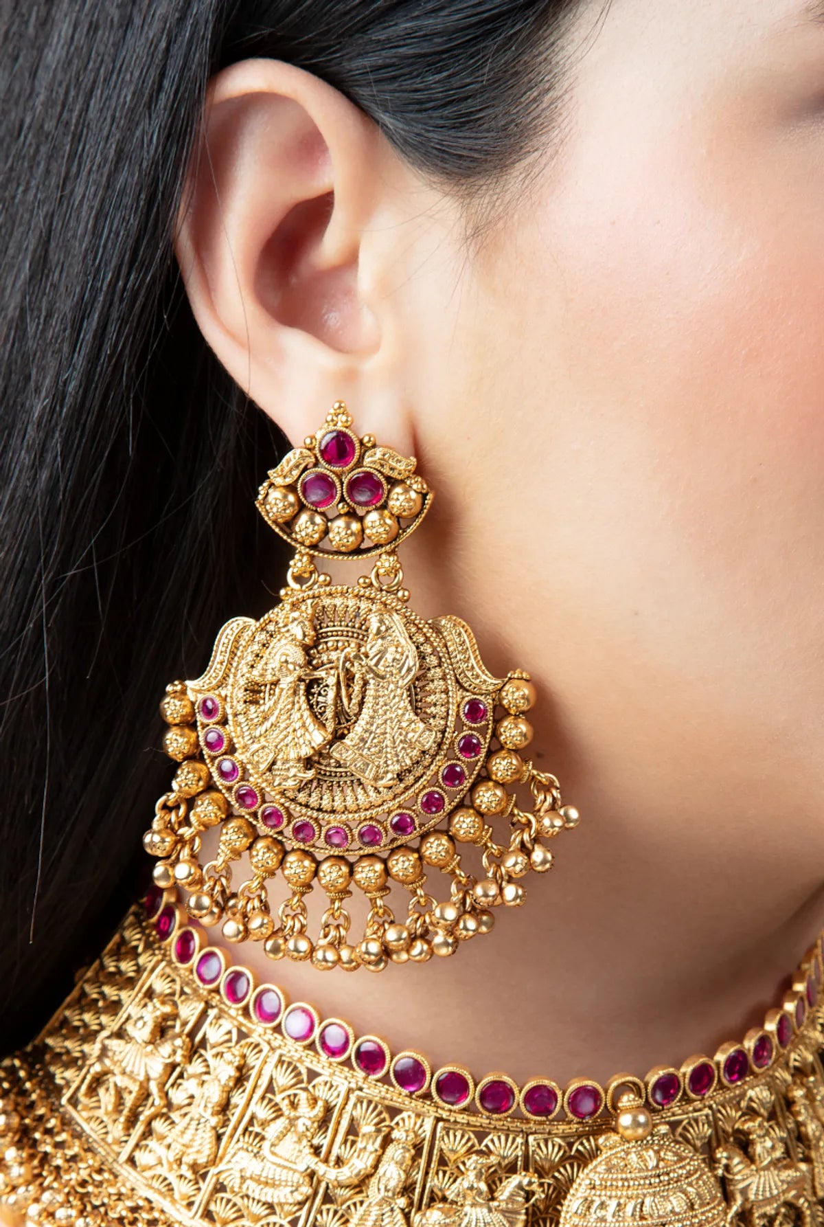 Antique Gold Necklace Set with Carved Motifs & Beads