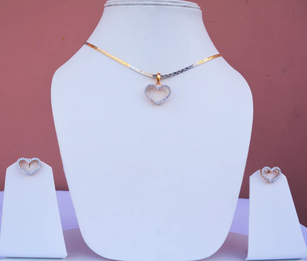Heart Pendant Set with White Stones & Flat Chain
