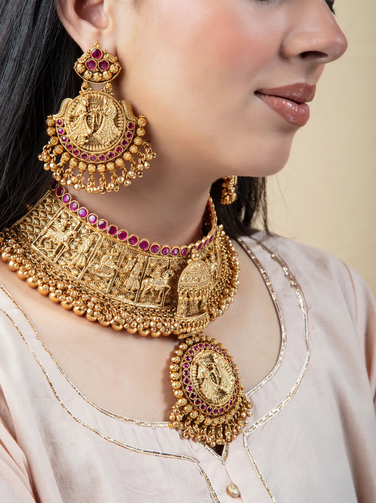 Antique Gold Necklace Set with Carved Motifs & Beads